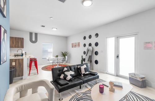 Riverside Park Casa | Bright & Cozy 3BR w/ Fast WiFi, Minutes to Beach!