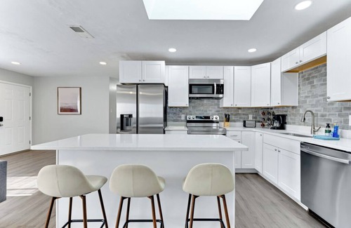 Northwest Casa | 3 BR Virginia Beach Excellent Location + Long Stay Discounts! 30+ Day Stay!