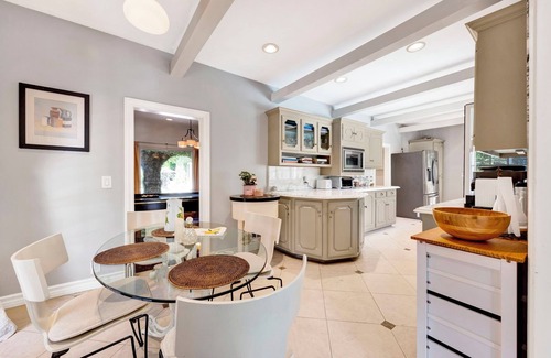 Melrose Casa | Bright & Cozy Home on Highland Avenue