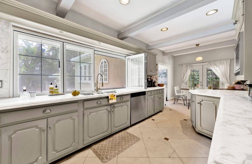 Melrose Casa | Bright & Cozy Home on Highland Avenue