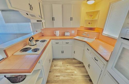 Oleander - Sunset Apartamento | Bright & Cozy Modern Space Near Downtown