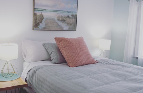 Courtenay Casa | Bright & cozy suite with ping pong table, close to ski hill, beaches & trails
