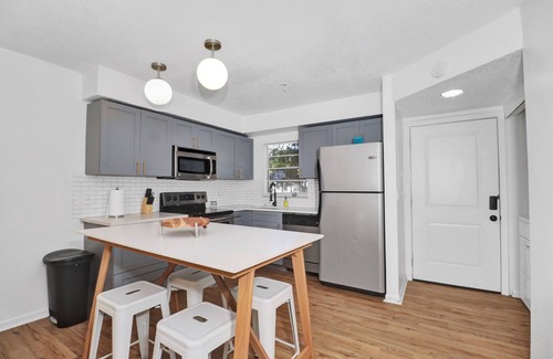 St. Petersburg - Clearwater Casa | Bright & Cozy Townhouse 2,600 monthly