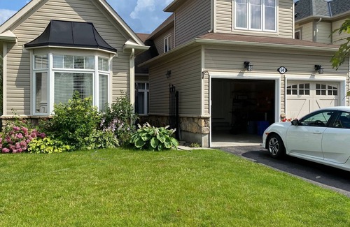 Collingwood Casa | Bright & Cozy Two-Bedroom Getaway by the Lake