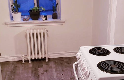 Oakwood Village Apartamento | BRIGHT COZY/WARM 1 BEDROOM APARTMENT ON DUFFERIN