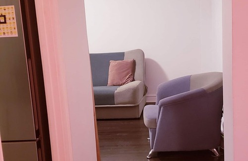 Oakwood Village Apartamento | BRIGHT COZY/WARM 1 BEDROOM APARTMENT ON DUFFERIN