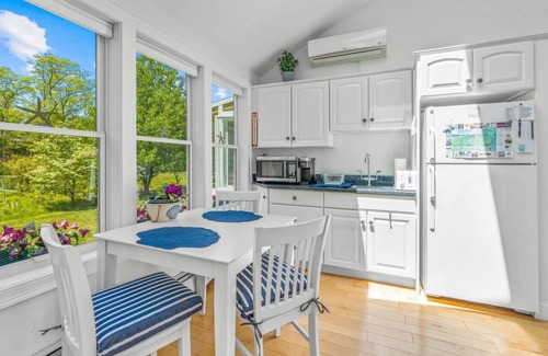 Brewster Casa | Bright & Cozy with Patio, Grill and near the Beach & Golf