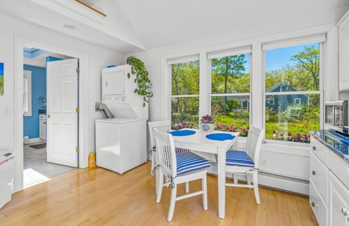Brewster Casa | Bright & Cozy with Patio, Grill and near the Beach & Golf
