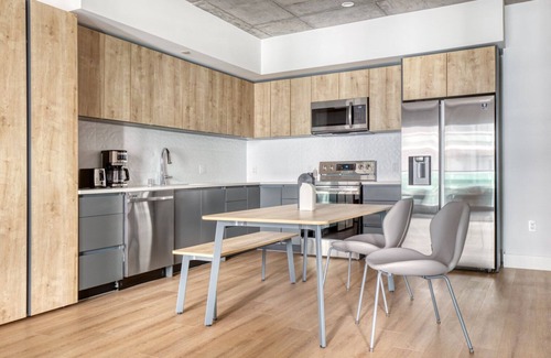 City West Apartamento | Bright Downtown 1BR w/ Pool, Gym & W/D near Staples Center, by Blueground (LAX 546)