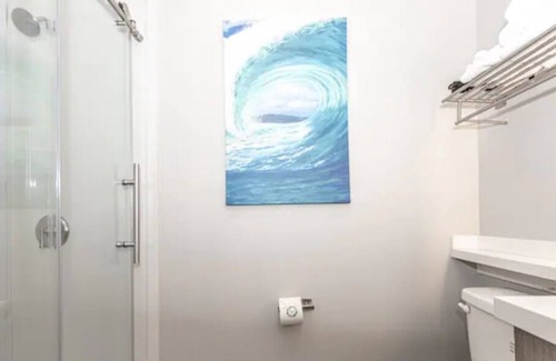 Mission Hills Casa | Bright Downtown Unit. Parking/HBO/WiFi. Walk to All