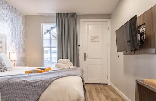 Old Town Casa | Bright Downtown Unit w/WiFi, Cable, Walk to All