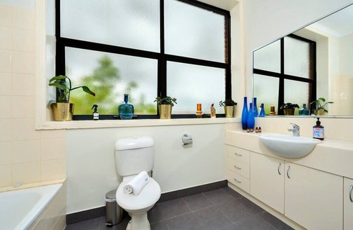 Footscray Casa | Bright & Eclectic Home - Footscray, VIC