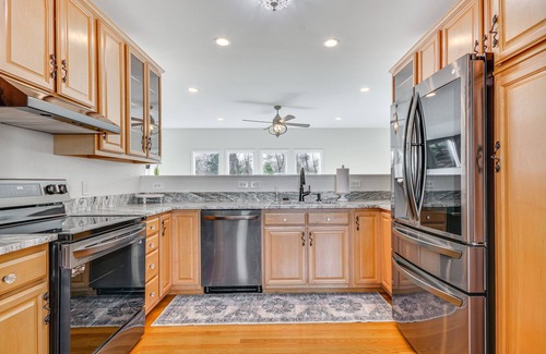 High Point Casa | Bright & Elegant Home in High Point w/ Deck!