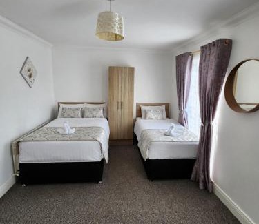 Tyrrelstown Casa | Bright elegant room park view