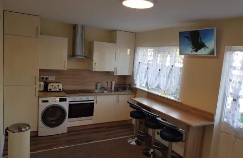 Tyrrelstown Casa | Bright elegant room park view
