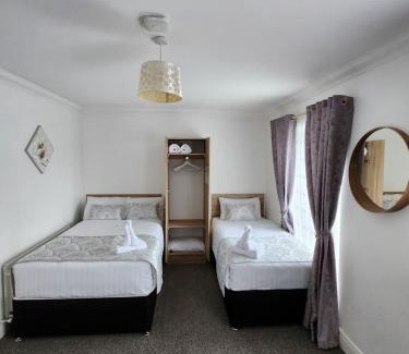 Tyrrelstown Casa | Bright elegant room park view