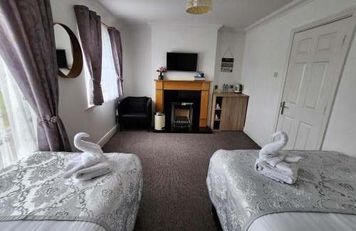Tyrrelstown Casa | Bright elegant room park view