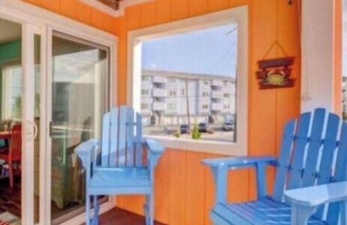 North Carolina Coast Condominio | Vistas al mar, primer piso, piscina, estacionamiento para botes.