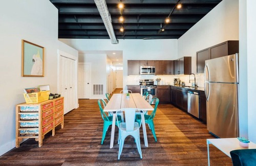 Detroit Apartamento | Impresionante enorme Vintage 4 BDRM / 2BATH Loft minutos del centro!