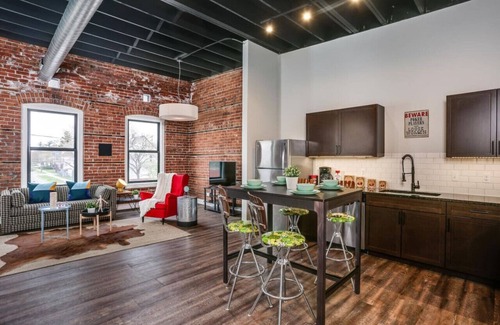 Detroit Apartamento | Impresionante enorme Vintage 4 BDRM / 2BATH Loft minutos del centro!