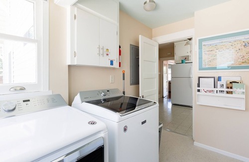Whittier Casa | Bright, Family-Friendly Home, Great Beds, between Disneyland & Universal Studios