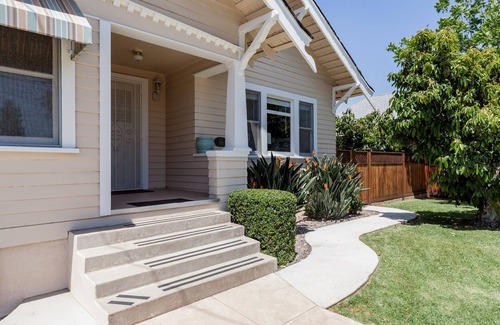 Whittier Casa | Bright, Family-Friendly Home, Great Beds, between Disneyland & Universal Studios