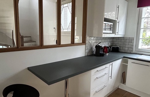 Rueil-Malmaison Casa | Bright family home in quiet location, Paris transport access. garden terrace.