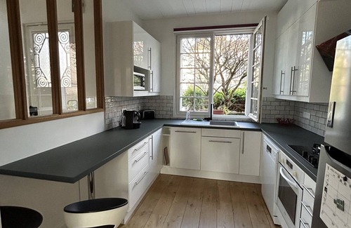 Rueil-Malmaison Casa | Bright family home in quiet location, Paris transport access. garden terrace.