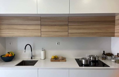 Oeiras Apartamento | Bright Flat by Carcavelos Beach with Fast Wi-Fi