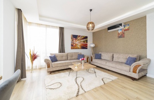 Antalya City Centre Apartamento | Bright Flat w Balcony 15 min to Konyaalti Beach