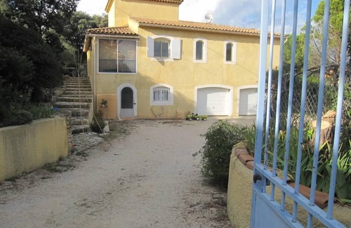 Saint-Etienne-des-Sorts Villa | Villa contemporánea brillante, situada en una colina con vistas al Ródano.