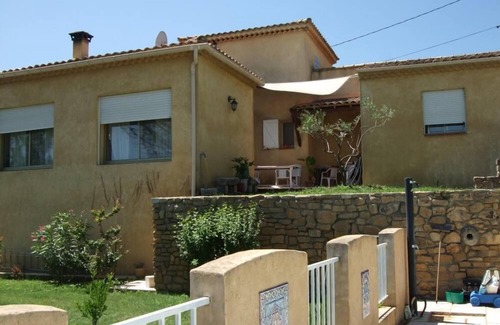 Saint-Etienne-des-Sorts Villa | Villa contemporánea brillante, situada en una colina con vistas al Ródano.