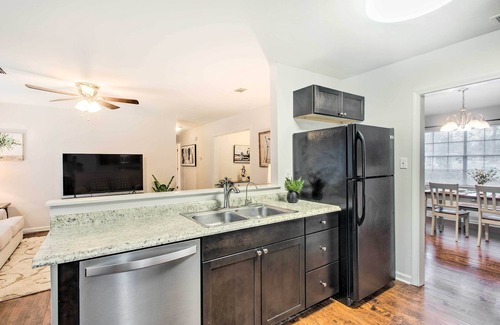 Hinesville Casa | Bright Hinesville Home, 43 Mi to Savannah!