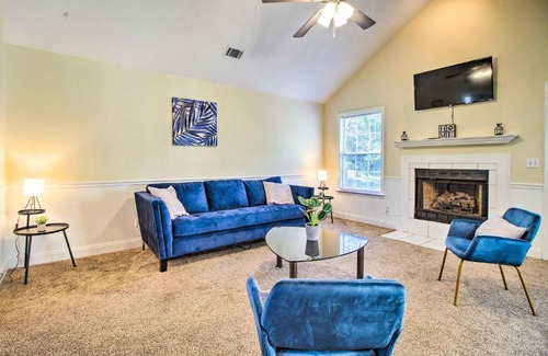 Hinesville Casa | Bright Hinesville Home with Yard Pet Friendly!