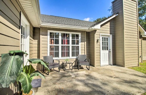 Hinesville Casa | Bright Hinesville Home with Yard Pet Friendly!