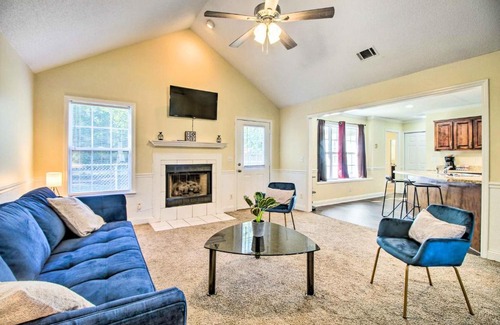 Hinesville Casa | Bright Hinesville Home with Yard Pet Friendly!