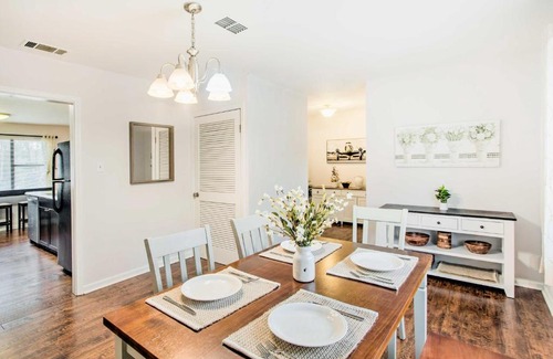 Hinesville Casa | Bright Hinesville Home, 43 Mi to Savannah!