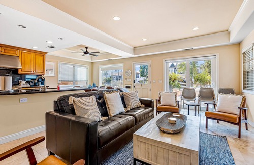 Naples Casa | Bright home on the channel with expansive patio & elevator