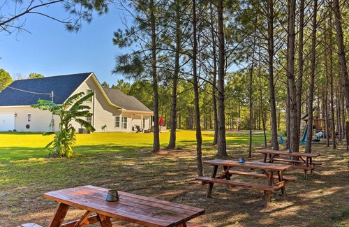 Hopkins Cabaña | Bright Hopkins Home w/ Game Room & Fire Pit!
