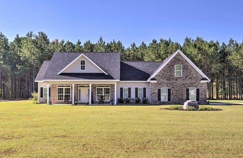 Hopkins Cabaña | Bright Hopkins Home w/ Game Room & Fire Pit!