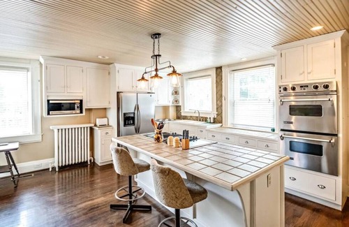 Tazewell Casa | Bright Hopkins Room at historic Litz Mansion, Tazewell VA