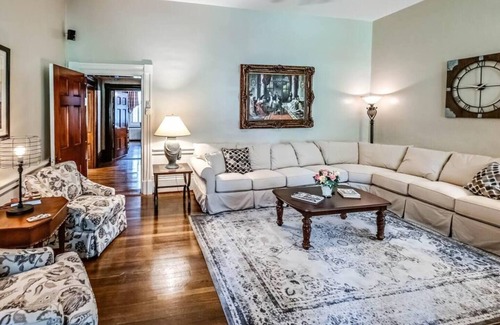 Tazewell Casa | Bright Hopkins Room at historic Litz Mansion, Tazewell VA