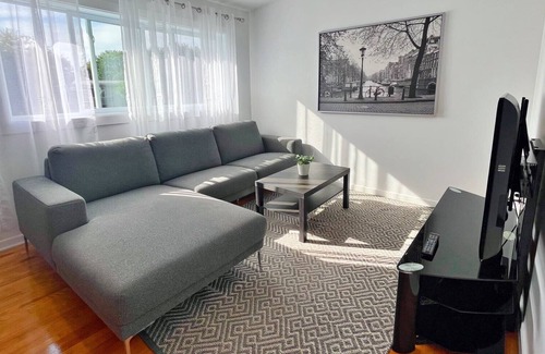 Preville Casa | Bright house 15mins to DT Montreal, with free parking