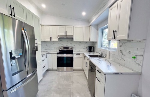 Preville Casa | Bright house 15mins to DT Montreal, with free parking