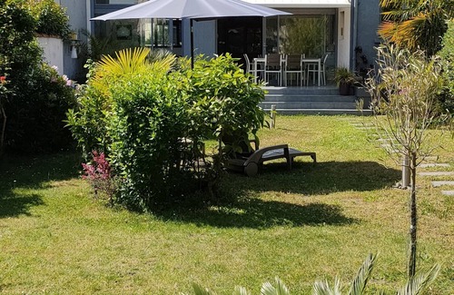 Talence Apartamento | Casa brillante, moderno y con aire acondicionado con un precioso jardín y spa