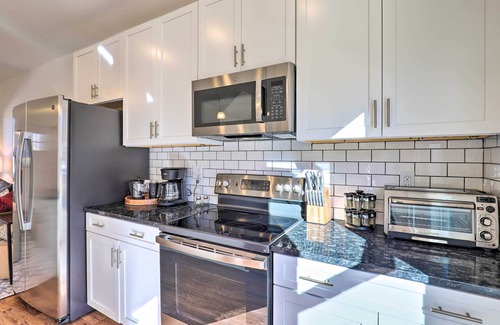 Oakley Cabaña | Bright & Inviting Home by Biltmore Village w/ Deck