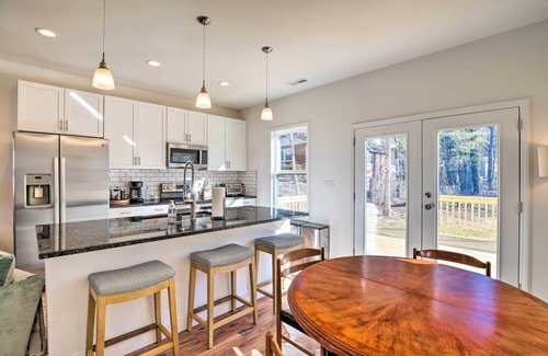 Oakley Cabaña | Bright & Inviting Home by Biltmore Village w/ Deck