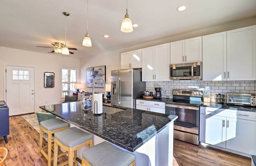 Oakley Cabaña | Bright & Inviting Home by Biltmore Village w/ Deck