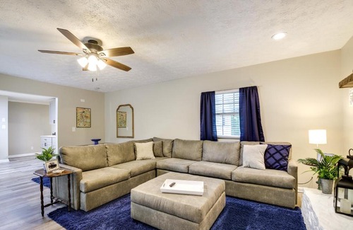 Knoxville Casa | Bright Knoxville Vacation Rental with Large Backyard