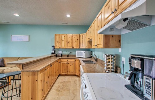 Ogden Casa | Bright Lakeside Resort Condo Less Than 9 Mi to Snowbasin!